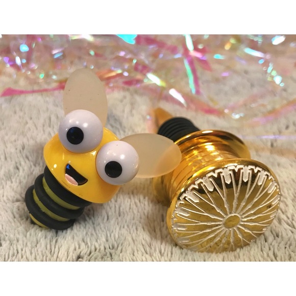 ⭐️ 5/$15 Wine Bottle Stoppers Bundle